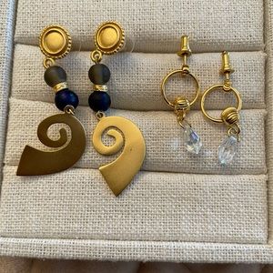 2 pairs of gold tone earrings